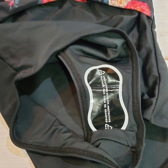 New Tournesol Black Pink Floral One Piece Crisscross Back Swimsuit Size Medium - Picture 4 of 10